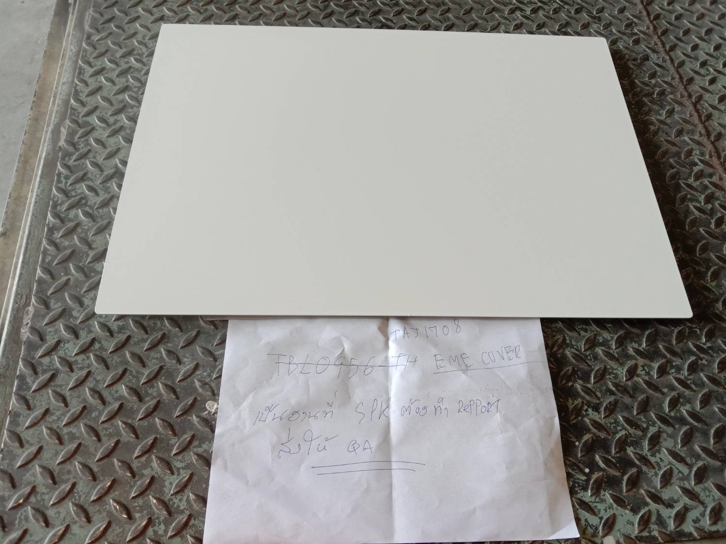 พ่นแผ่นเทสต์ด้วยระบบสีน้ำมัน